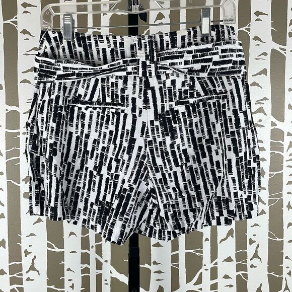 Lightweight Belted Printed Shorts 6 - Picture 10 of 12